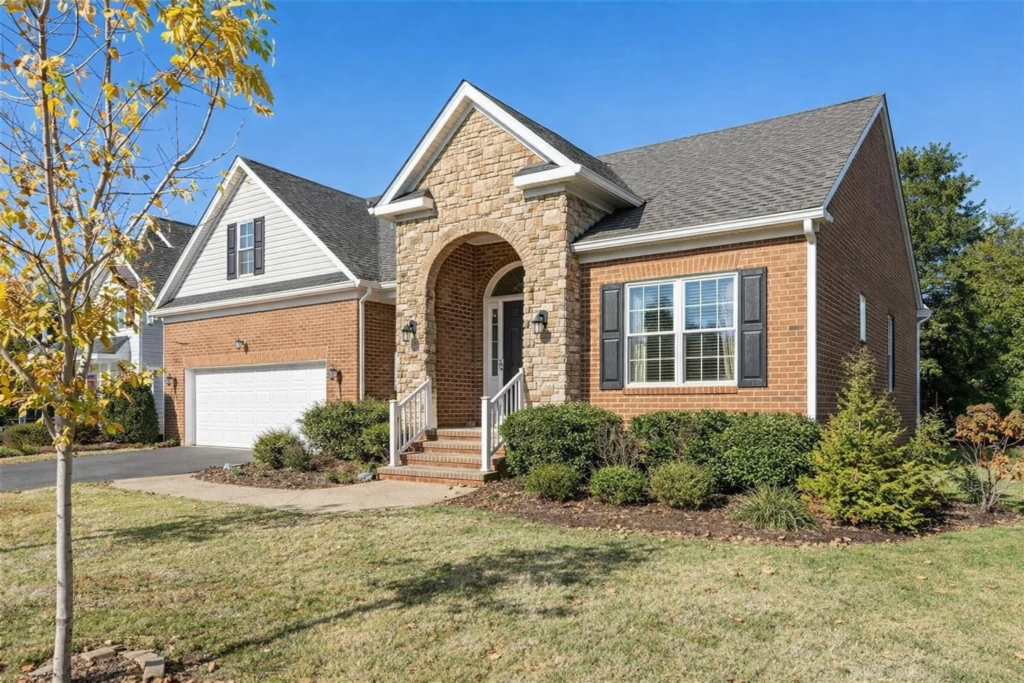 Clean stucco home Richmond soft wash finish